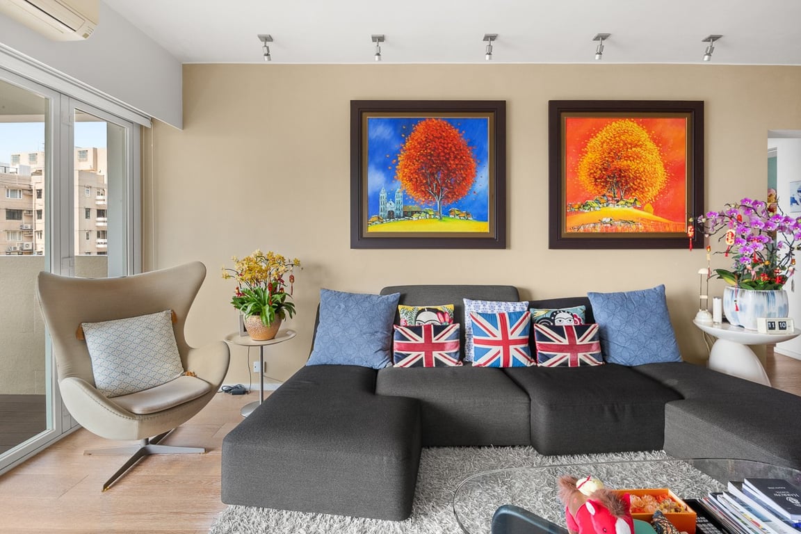 https://img.propertyraptor.com/cdn-cgi/imagedelivery/KD5bF_AFL0JDTbKLWF7z9g/ap8/ap8_001/hornet/prp/img/17f78452c95bb4c9115df8b132a58f43-wtm.jpg/public