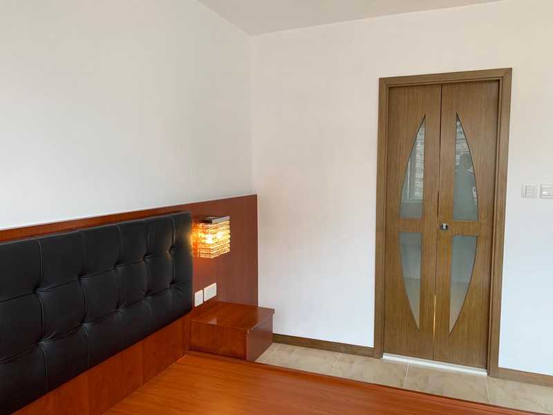https://img.propertyraptor.com/cdn-cgi/imagedelivery/KD5bF_AFL0JDTbKLWF7z9g/ap8/ap8_001/hornet/prp/img/1809ee8808b9afd23927566dc66b2cbe.jpg/public