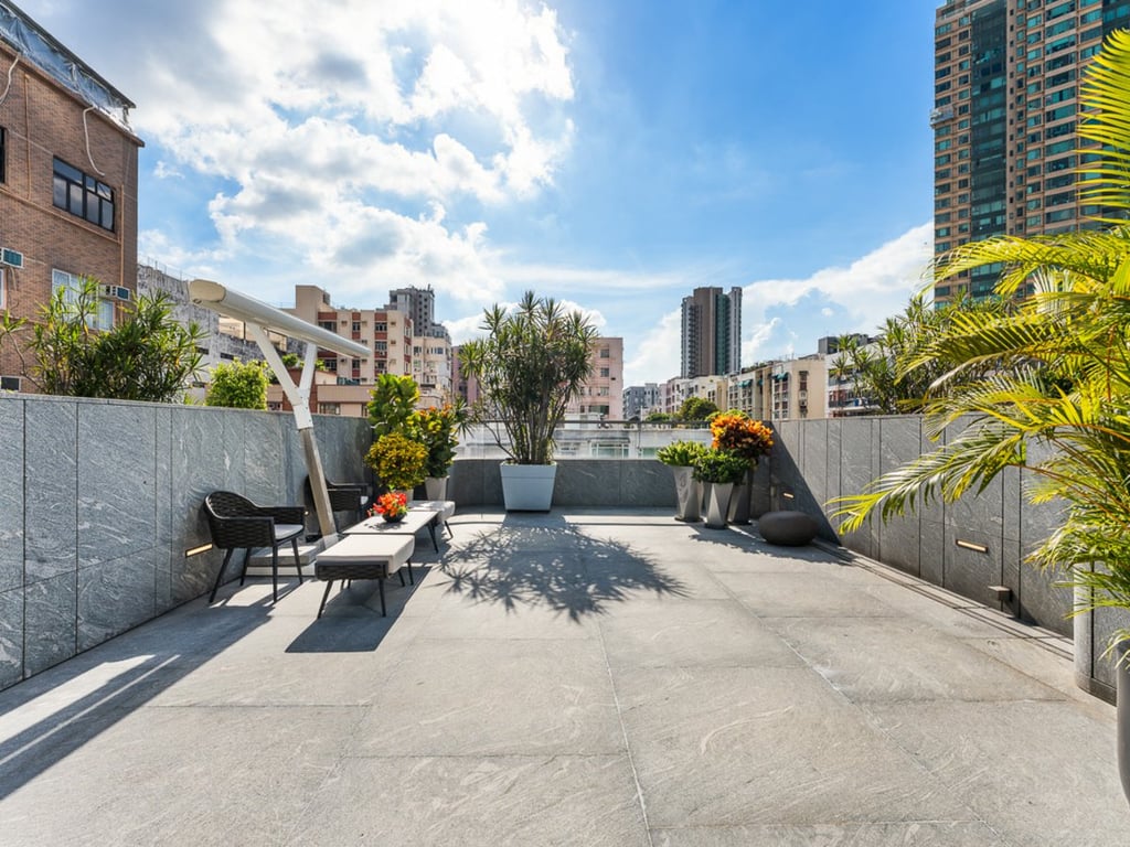 https://img.propertyraptor.com/cdn-cgi/imagedelivery/KD5bF_AFL0JDTbKLWF7z9g/ap8/ap8_001/hornet/prp/img/1843ca7d747c182142e1446ba056faff-wtm.jpg/public