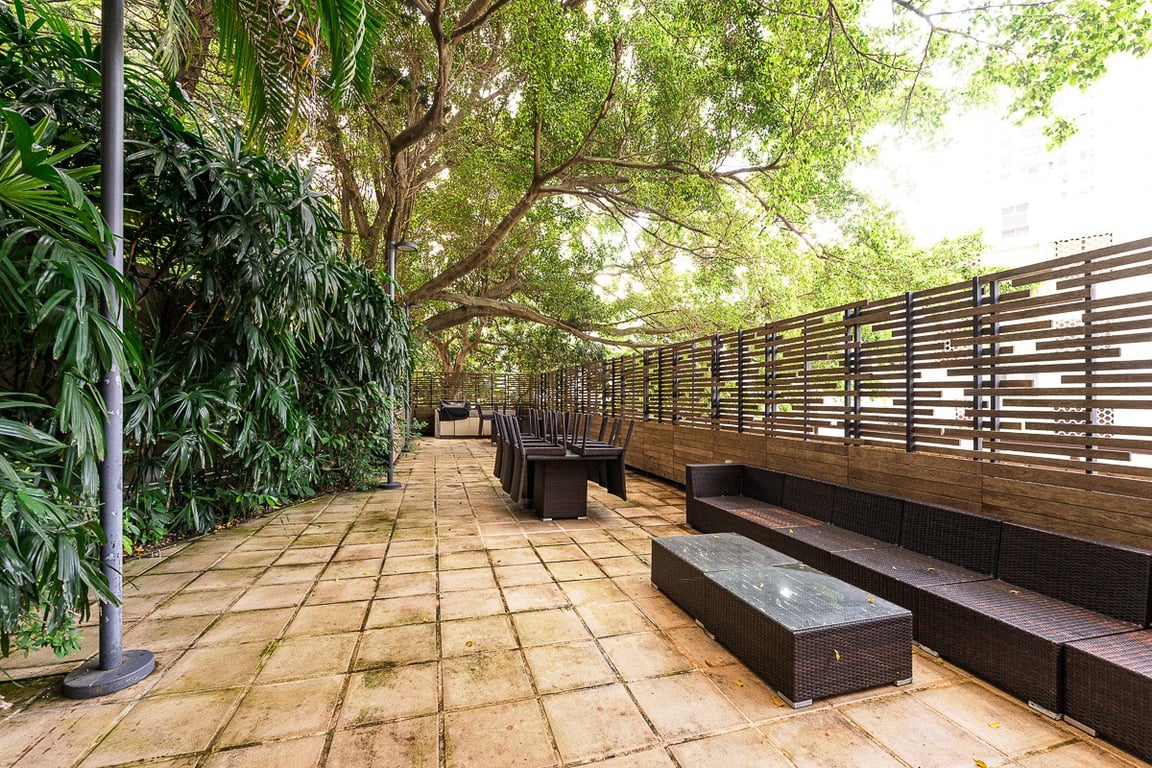 https://img.propertyraptor.com/cdn-cgi/imagedelivery/KD5bF_AFL0JDTbKLWF7z9g/ap8/ap8_001/hornet/prp/img/184a3eb608caaf790e63ffafb6e7c62c-wtm.jpg/public