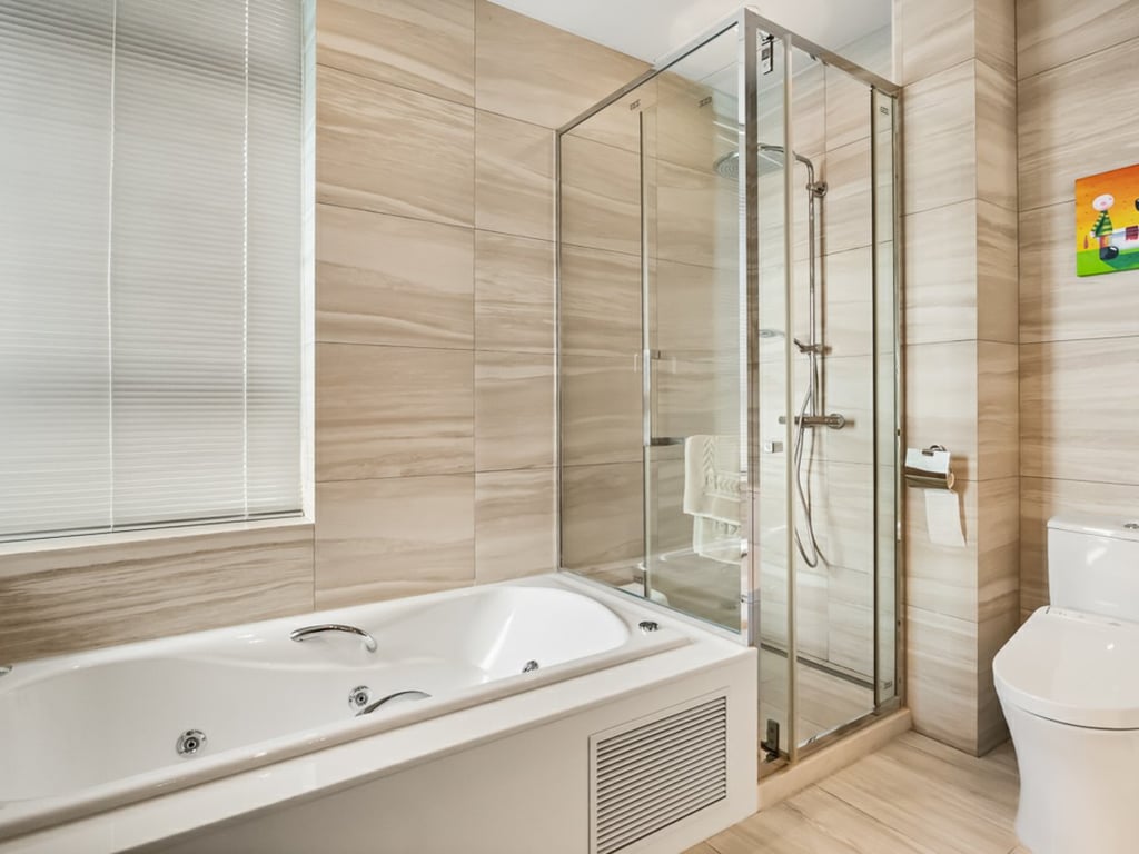 https://img.propertyraptor.com/cdn-cgi/imagedelivery/KD5bF_AFL0JDTbKLWF7z9g/ap8/ap8_001/hornet/prp/img/184d2fdfd1273c13f811f851d8ccfc71-wtm.jpg/public