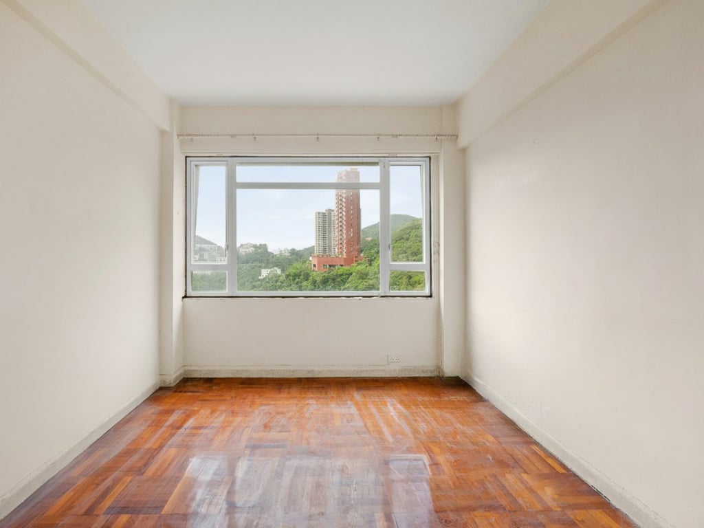 https://img.propertyraptor.com/cdn-cgi/imagedelivery/KD5bF_AFL0JDTbKLWF7z9g/ap8/ap8_001/hornet/prp/img/185f116260f2512578bef6fcb32d71e2.jpg/public