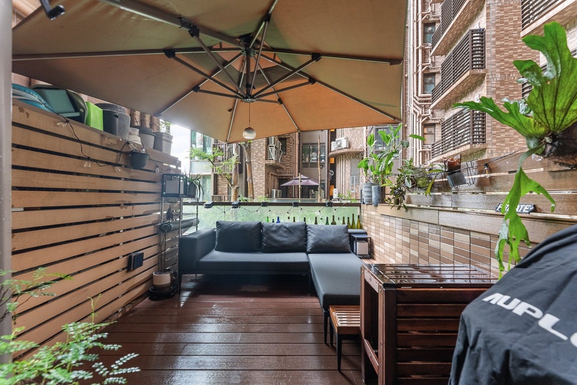 https://img.propertyraptor.com/cdn-cgi/imagedelivery/KD5bF_AFL0JDTbKLWF7z9g/ap8/ap8_001/hornet/prp/img/1865edeaee4a99b9d5f62a6616a7c7ed-wtm.jpg/public