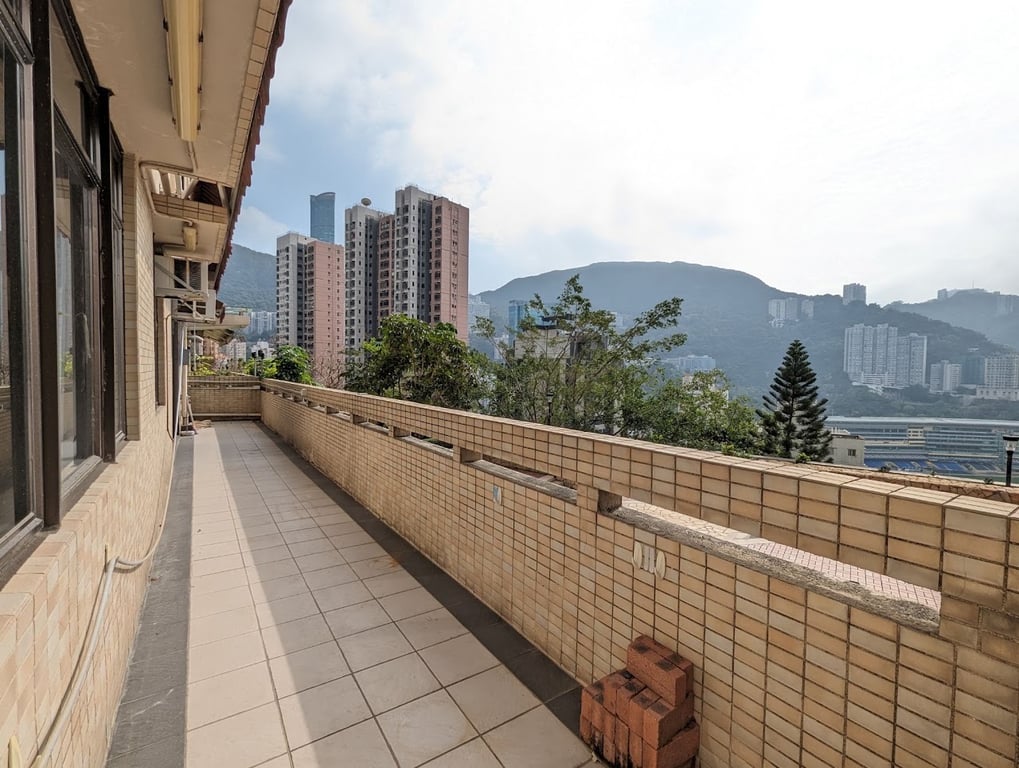 https://img.propertyraptor.com/cdn-cgi/imagedelivery/KD5bF_AFL0JDTbKLWF7z9g/ap8/ap8_001/hornet/prp/img/1867005282496c957adda3b6f4062556-wtm.jpg/public