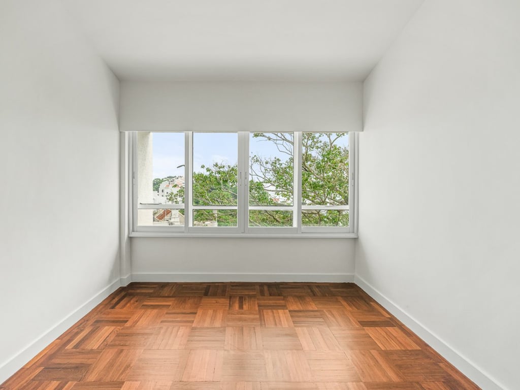 https://img.propertyraptor.com/cdn-cgi/imagedelivery/KD5bF_AFL0JDTbKLWF7z9g/ap8/ap8_001/hornet/prp/img/1868b50aa11af632595df47ebad642a7.jpg/public