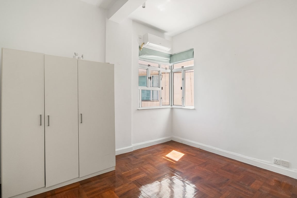 https://img.propertyraptor.com/cdn-cgi/imagedelivery/KD5bF_AFL0JDTbKLWF7z9g/ap8/ap8_001/hornet/prp/img/187d2c54bfad2552a5df3a6b01416f2c-wtm.jpg/public