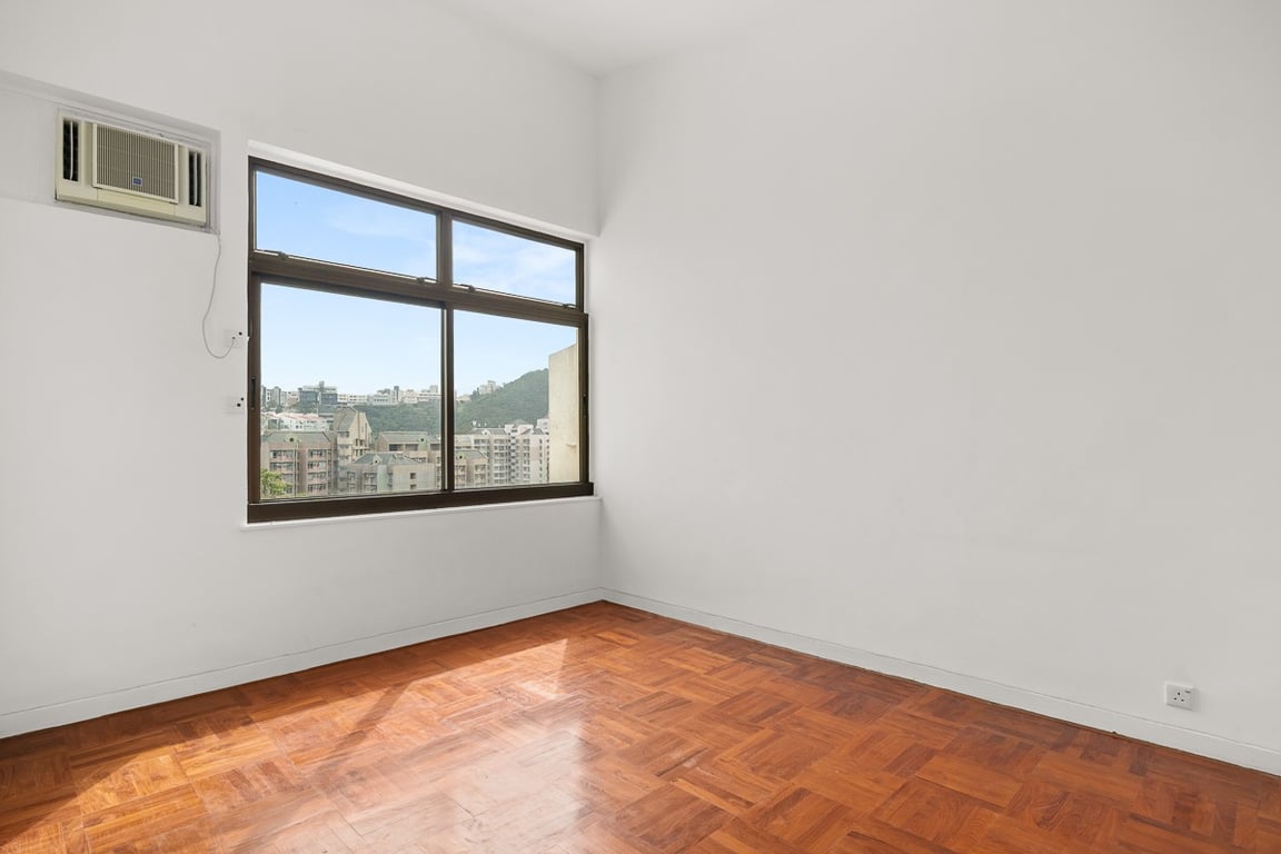 https://img.propertyraptor.com/cdn-cgi/imagedelivery/KD5bF_AFL0JDTbKLWF7z9g/ap8/ap8_001/hornet/prp/img/1894ac8dc7ec90e7d583f44d267e07c4-wtm.jpg/public