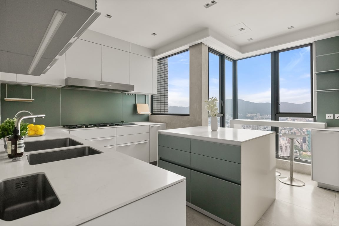 https://img.propertyraptor.com/cdn-cgi/imagedelivery/KD5bF_AFL0JDTbKLWF7z9g/ap8/ap8_001/hornet/prp/img/18d220b37faf482746edb73bbf187ba3-wtm.jpg/public