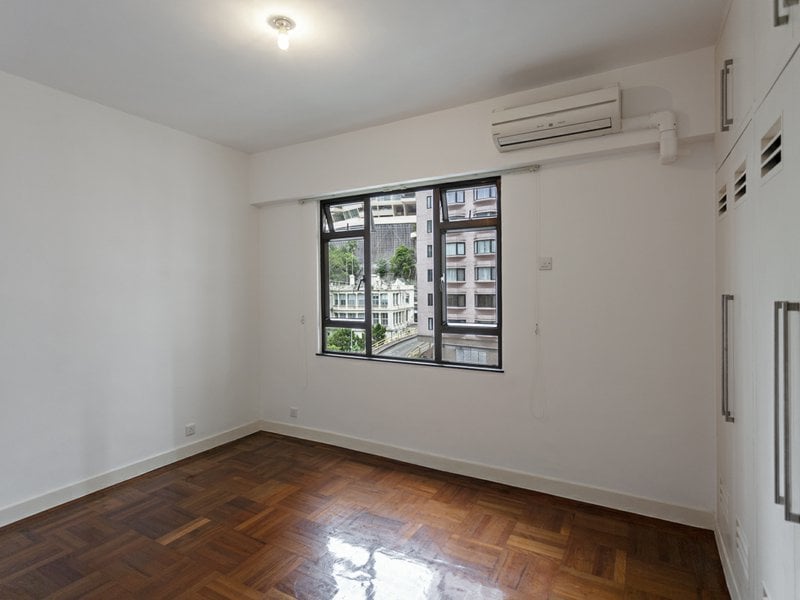 https://img.propertyraptor.com/cdn-cgi/imagedelivery/KD5bF_AFL0JDTbKLWF7z9g/ap8/ap8_001/hornet/prp/img/18dfdfe55b2044d75cb7a6b390169d25.jpg/public