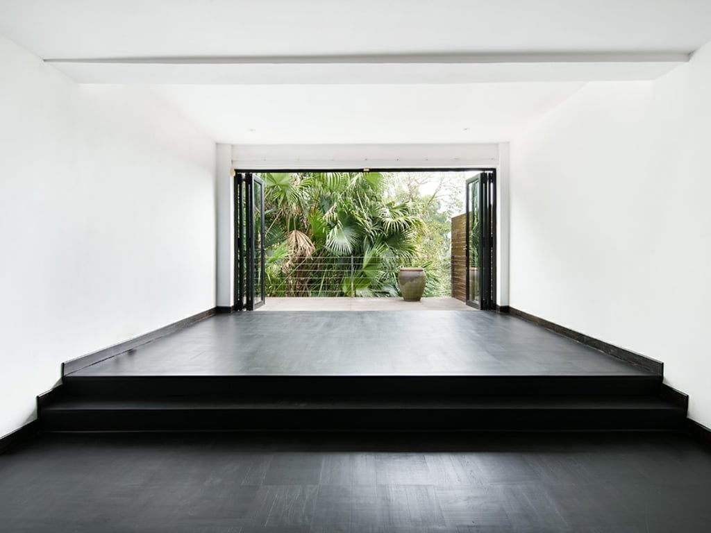https://img.propertyraptor.com/cdn-cgi/imagedelivery/KD5bF_AFL0JDTbKLWF7z9g/ap8/ap8_001/hornet/prp/img/18f2064dd35f163b7c08f432150c4867.jpg/public