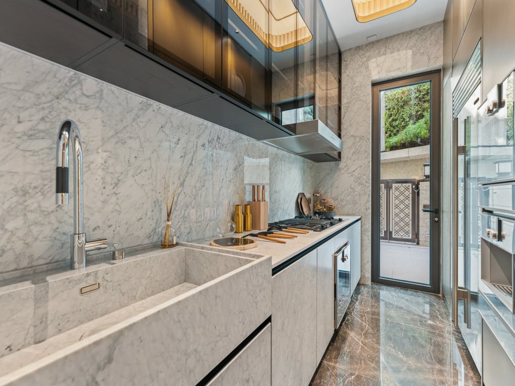 https://img.propertyraptor.com/cdn-cgi/imagedelivery/KD5bF_AFL0JDTbKLWF7z9g/ap8/ap8_001/hornet/prp/img/1921138a97c79e5d72cd360e23c7c324.jpg/public