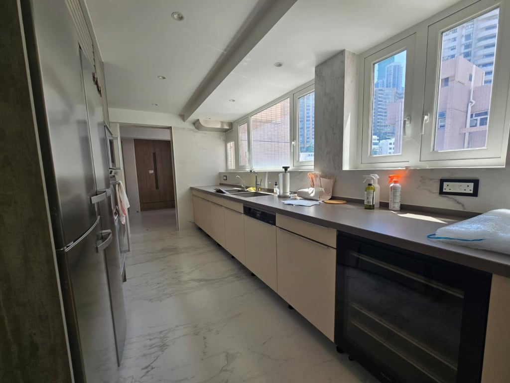 https://img.propertyraptor.com/cdn-cgi/imagedelivery/KD5bF_AFL0JDTbKLWF7z9g/ap8/ap8_001/hornet/prp/img/19354c132b119262dda46f94709e95a9-wtm.jpg/public