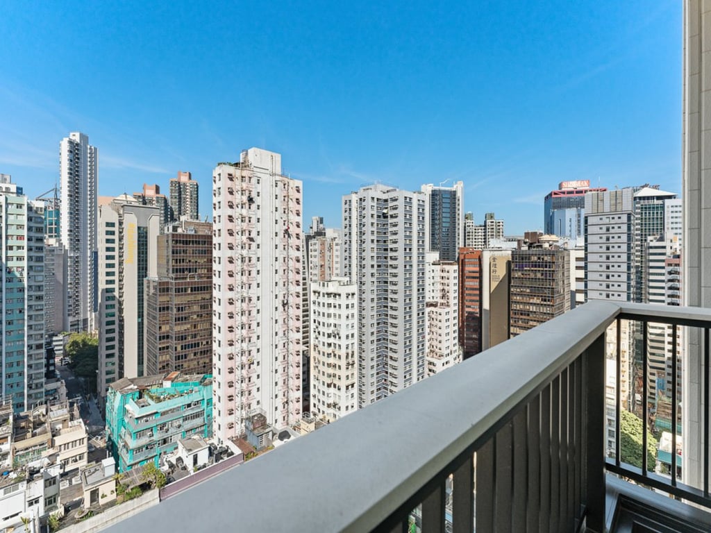 https://img.propertyraptor.com/cdn-cgi/imagedelivery/KD5bF_AFL0JDTbKLWF7z9g/ap8/ap8_001/hornet/prp/img/19368aafe2b3dbfdb86d33a4368ae069.jpg/public