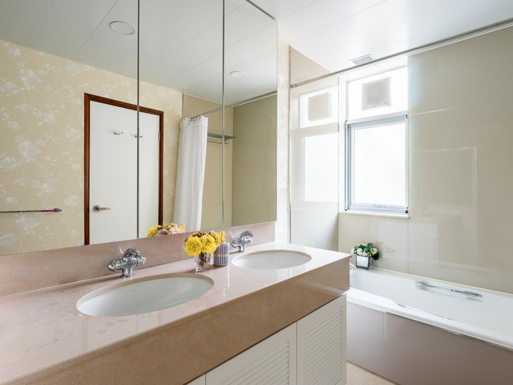 https://img.propertyraptor.com/cdn-cgi/imagedelivery/KD5bF_AFL0JDTbKLWF7z9g/ap8/ap8_001/hornet/prp/img/193d64eb4a6763178838cc95ad6810fc.jpg/public