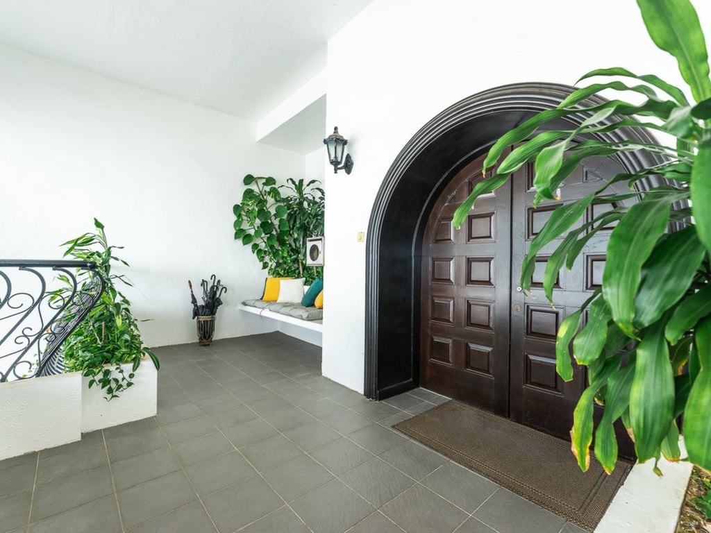 https://img.propertyraptor.com/cdn-cgi/imagedelivery/KD5bF_AFL0JDTbKLWF7z9g/ap8/ap8_001/hornet/prp/img/19575c3f2ce8c63d82d2346e3b23f20f.jpg/public