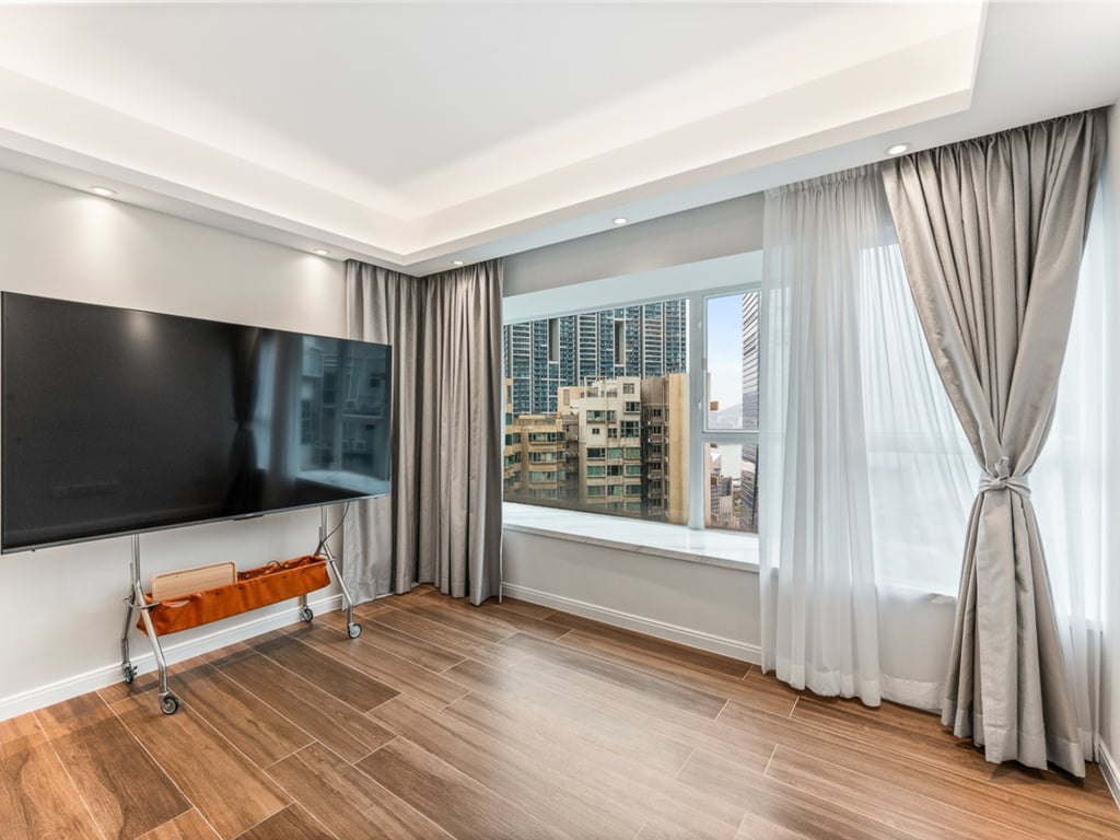 https://img.propertyraptor.com/cdn-cgi/imagedelivery/KD5bF_AFL0JDTbKLWF7z9g/ap8/ap8_001/hornet/prp/img/196cd7362d6f1f3cc5736f5ea81be7d4-wtm.jpg/public