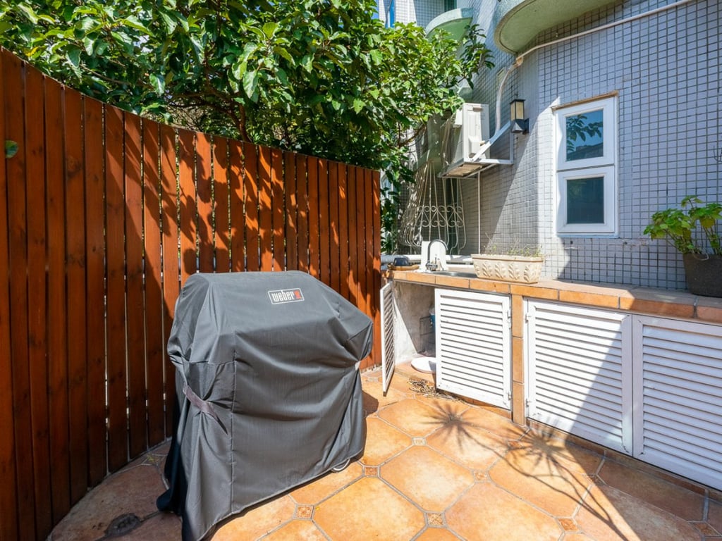 https://img.propertyraptor.com/cdn-cgi/imagedelivery/KD5bF_AFL0JDTbKLWF7z9g/ap8/ap8_001/hornet/prp/img/198746b1b24fb9e200d3562d4459f166.jpg/public
