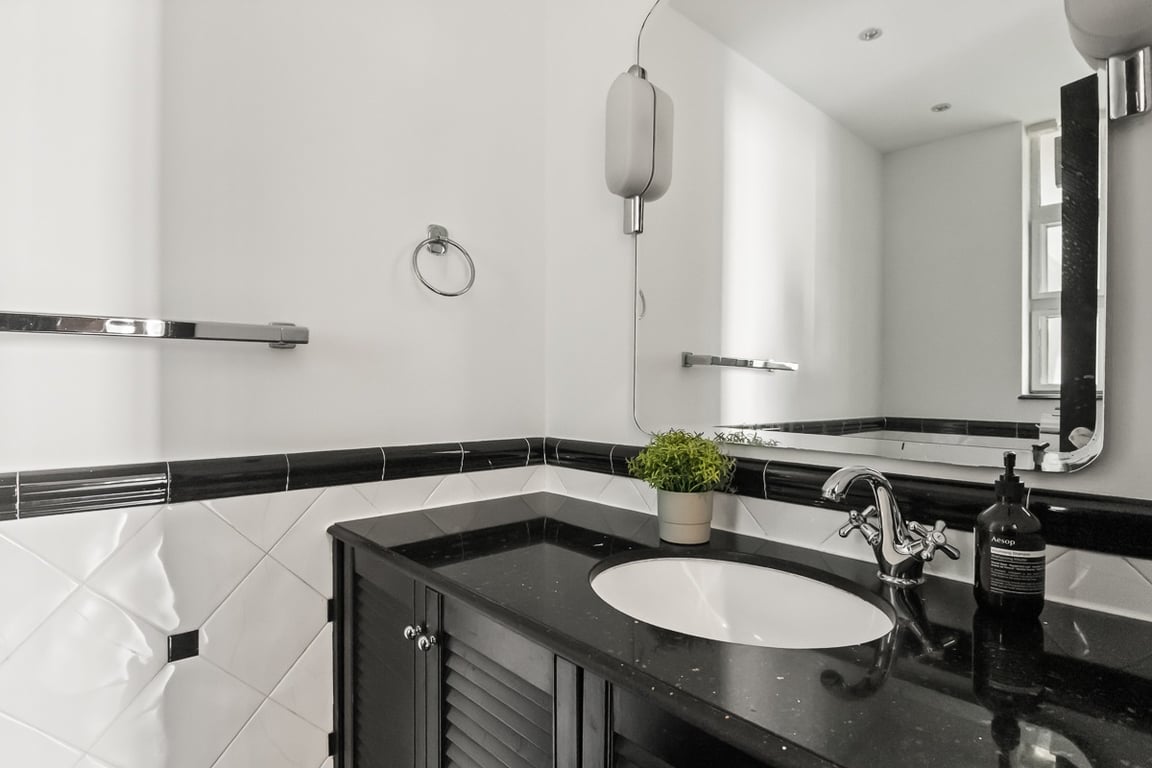 https://img.propertyraptor.com/cdn-cgi/imagedelivery/KD5bF_AFL0JDTbKLWF7z9g/ap8/ap8_001/hornet/prp/img/199502c37889e94710d93ff3a37e4547-wtm.jpg/public
