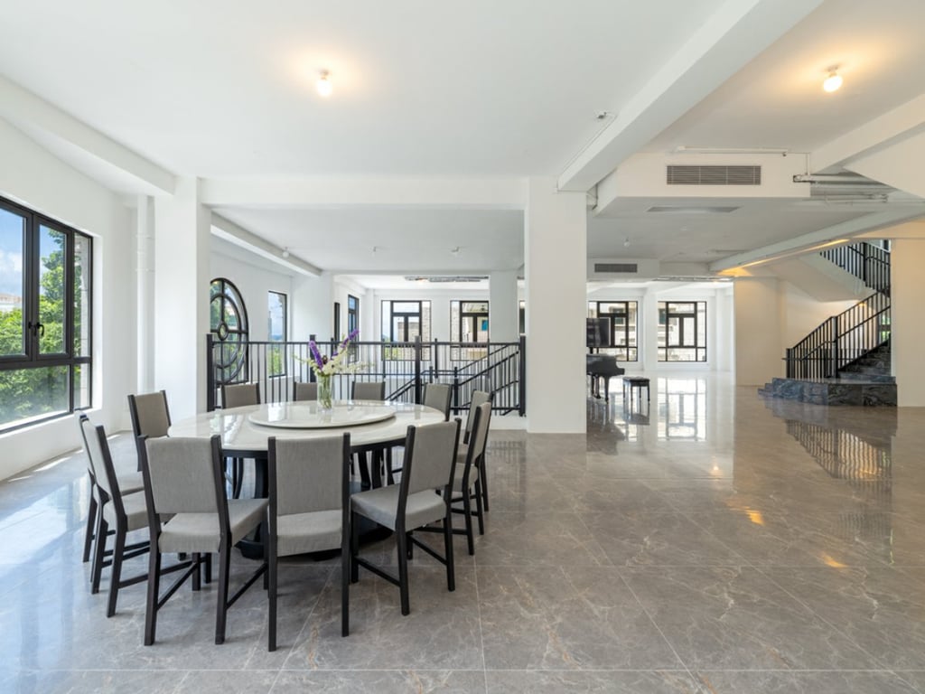 72 Repulse Bay Road