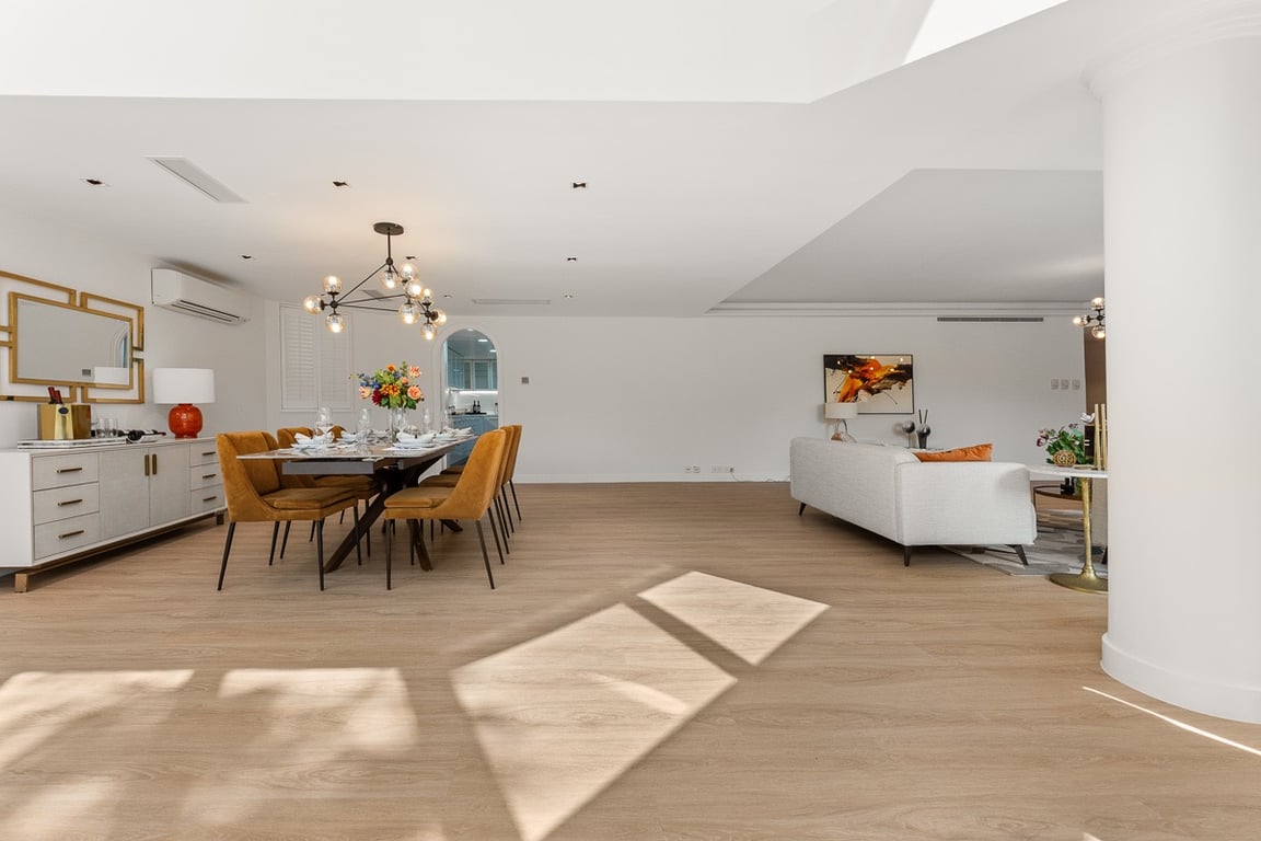 https://img.propertyraptor.com/cdn-cgi/imagedelivery/KD5bF_AFL0JDTbKLWF7z9g/ap8/ap8_001/hornet/prp/img/19ab2f83bfa83dd63a9c6b63b3204645-wtm.jpg/public