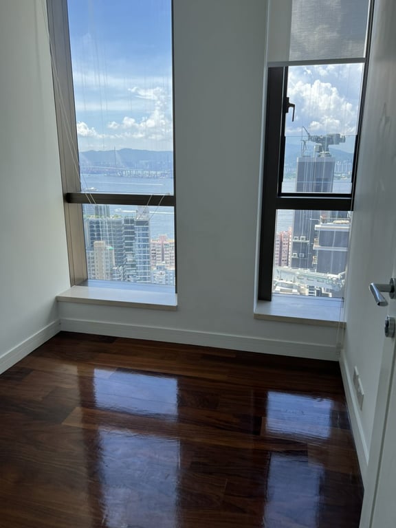 https://img.propertyraptor.com/cdn-cgi/imagedelivery/KD5bF_AFL0JDTbKLWF7z9g/ap8/ap8_001/hornet/prp/img/19b1ea0f62b0202f9a23c6e0350e33e2.jpg/public