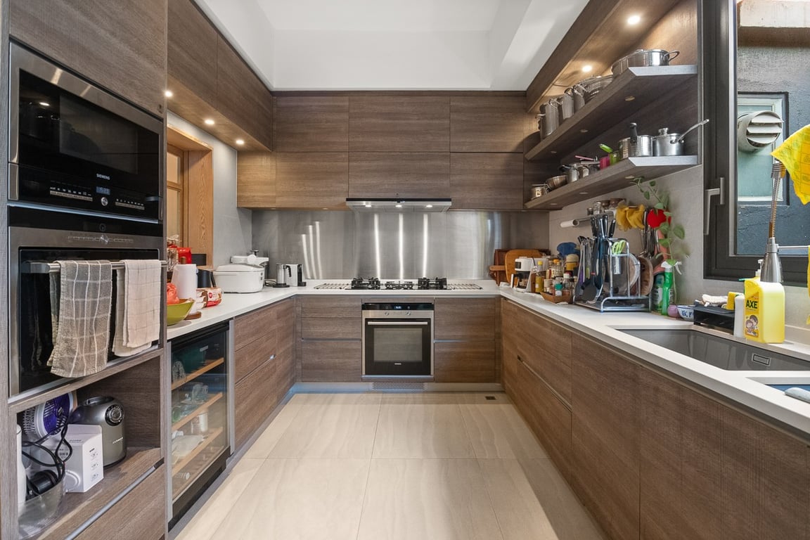 https://img.propertyraptor.com/cdn-cgi/imagedelivery/KD5bF_AFL0JDTbKLWF7z9g/ap8/ap8_001/hornet/prp/img/19e5526551a1ba182c14722c2686be00-wtm.jpg/public