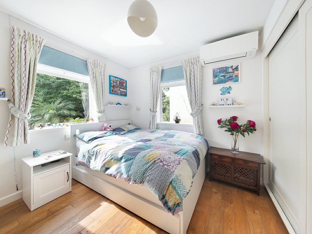 https://img.propertyraptor.com/cdn-cgi/imagedelivery/KD5bF_AFL0JDTbKLWF7z9g/ap8/ap8_001/hornet/prp/img/19f7f62e194daa5dae86a9beaf0df595.jpg/public
