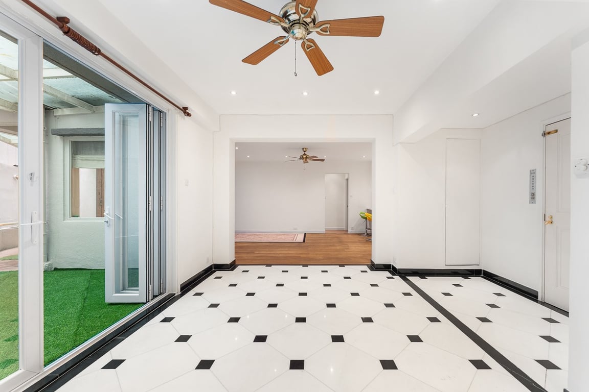 https://img.propertyraptor.com/cdn-cgi/imagedelivery/KD5bF_AFL0JDTbKLWF7z9g/ap8/ap8_001/hornet/prp/img/1a12ea96bdeb31dba3b5bf900c5b1d75-wtm.jpg/public