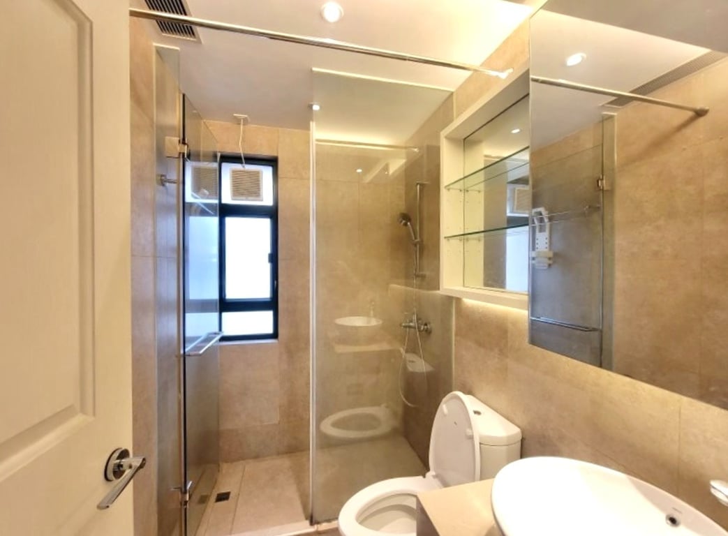 https://img.propertyraptor.com/cdn-cgi/imagedelivery/KD5bF_AFL0JDTbKLWF7z9g/ap8/ap8_001/hornet/prp/img/1a2b318297af8eb7c4218fc487dd7391-wtm.jpg/public
