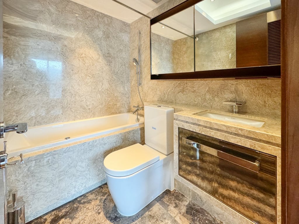 https://img.propertyraptor.com/cdn-cgi/imagedelivery/KD5bF_AFL0JDTbKLWF7z9g/ap8/ap8_001/hornet/prp/img/1a3a87cf0aac1f1e12dab14387e17010.jpg/public