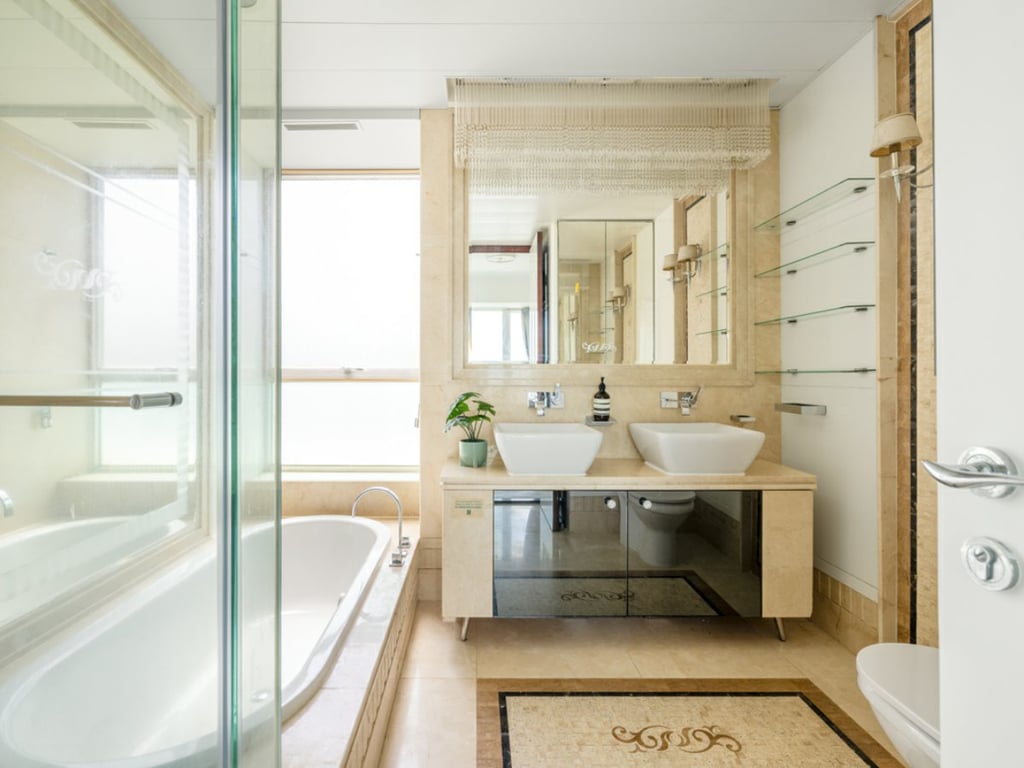 https://img.propertyraptor.com/cdn-cgi/imagedelivery/KD5bF_AFL0JDTbKLWF7z9g/ap8/ap8_001/hornet/prp/img/1a44a6daffb78ed5218aaa85776cd51c.jpg/public