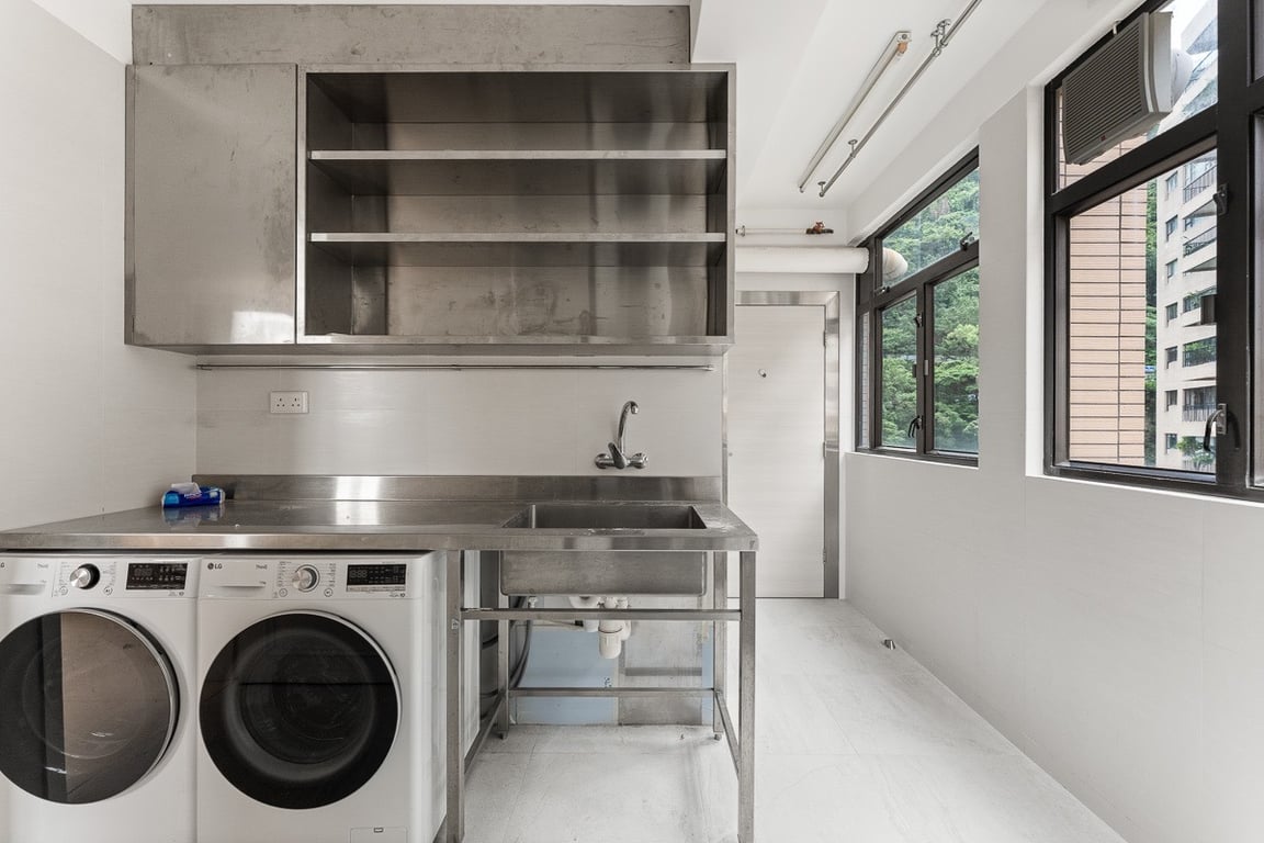 https://img.propertyraptor.com/cdn-cgi/imagedelivery/KD5bF_AFL0JDTbKLWF7z9g/ap8/ap8_001/hornet/prp/img/1a5321a66e8b660c3c84a9c0f810715a-wtm.jpg/public