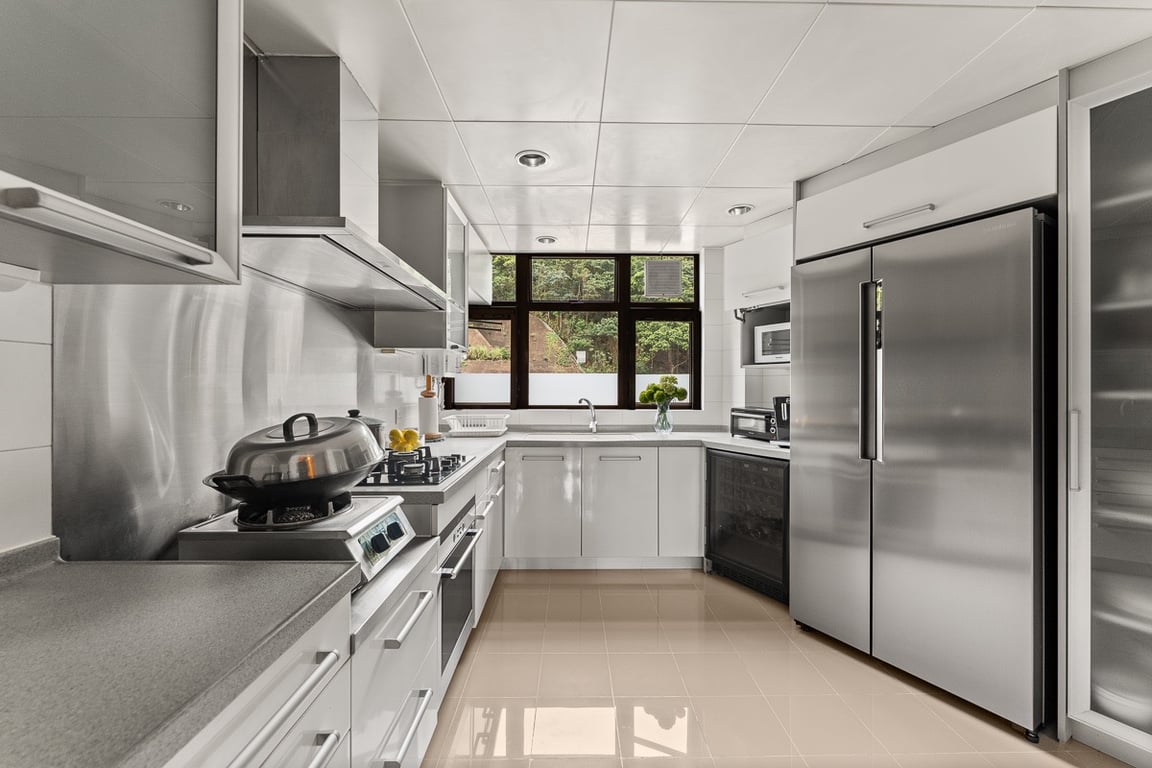 https://img.propertyraptor.com/cdn-cgi/imagedelivery/KD5bF_AFL0JDTbKLWF7z9g/ap8/ap8_001/hornet/prp/img/1a612bb1bb2b219998dfebc7bb6f1bd2-wtm.jpg/public