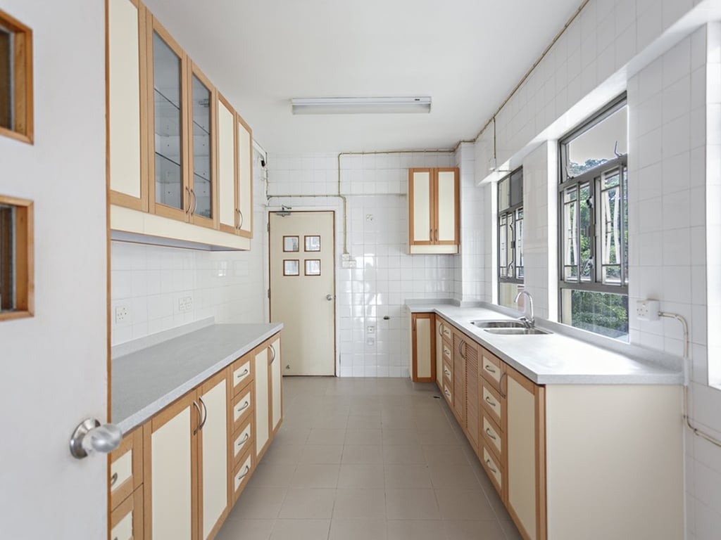 https://img.propertyraptor.com/cdn-cgi/imagedelivery/KD5bF_AFL0JDTbKLWF7z9g/ap8/ap8_001/hornet/prp/img/1a7939f30360d273189bfccb72f685e6.jpg/public