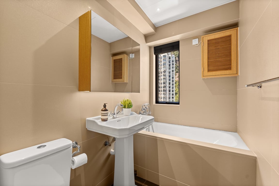https://img.propertyraptor.com/cdn-cgi/imagedelivery/KD5bF_AFL0JDTbKLWF7z9g/ap8/ap8_001/hornet/prp/img/1a9ba5cdedd54b6f8906c3739d21f4ab-wtm.jpg/public