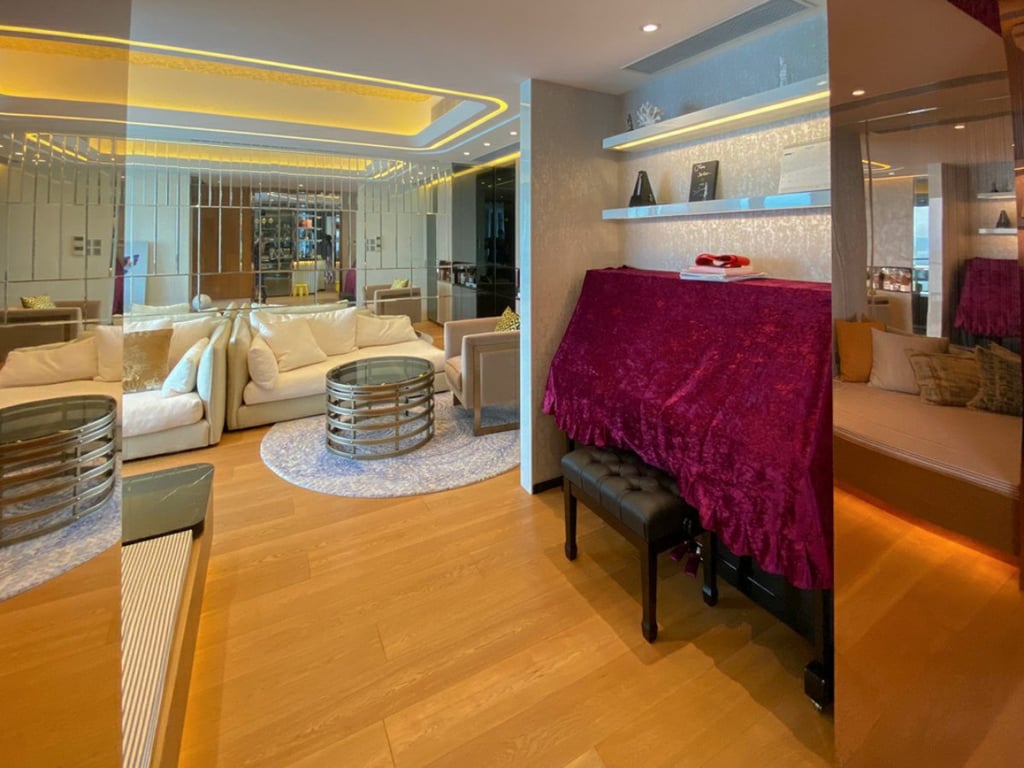 https://img.propertyraptor.com/cdn-cgi/imagedelivery/KD5bF_AFL0JDTbKLWF7z9g/ap8/ap8_001/hornet/prp/img/1aac1a36b9d3b4a6e970981204ef28fc.jpg/public