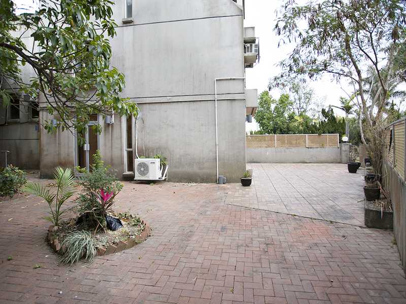 https://img.propertyraptor.com/cdn-cgi/imagedelivery/KD5bF_AFL0JDTbKLWF7z9g/ap8/ap8_001/hornet/prp/img/1aaca2ec2a2834d3bd05444f04217a2f.jpg/public