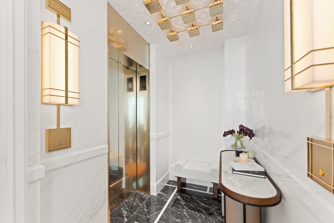 https://img.propertyraptor.com/cdn-cgi/imagedelivery/KD5bF_AFL0JDTbKLWF7z9g/ap8/ap8_001/hornet/prp/img/1ab7d2b5cb9e39973da6ed79eba6b21e-wtm.jpg/public