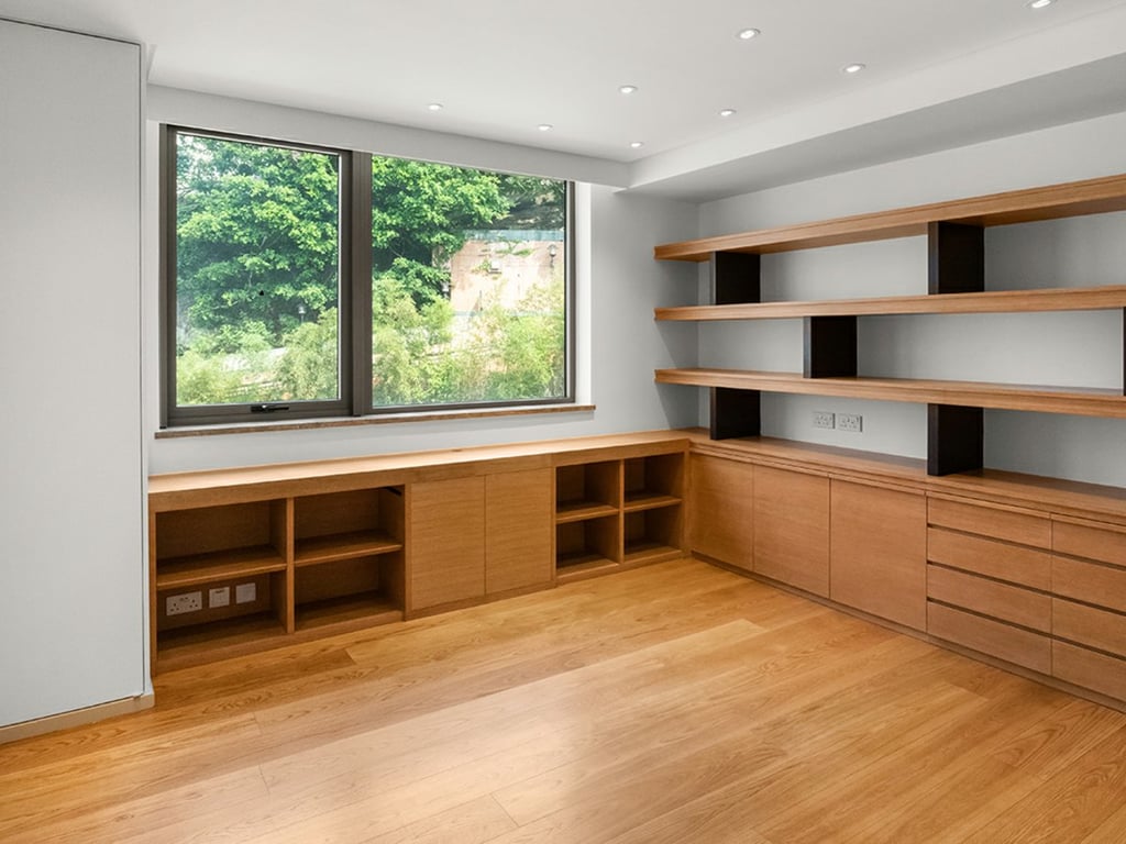 https://img.propertyraptor.com/cdn-cgi/imagedelivery/KD5bF_AFL0JDTbKLWF7z9g/ap8/ap8_001/hornet/prp/img/1b0b06a88d360a42786c96813ece14cc.jpg/public