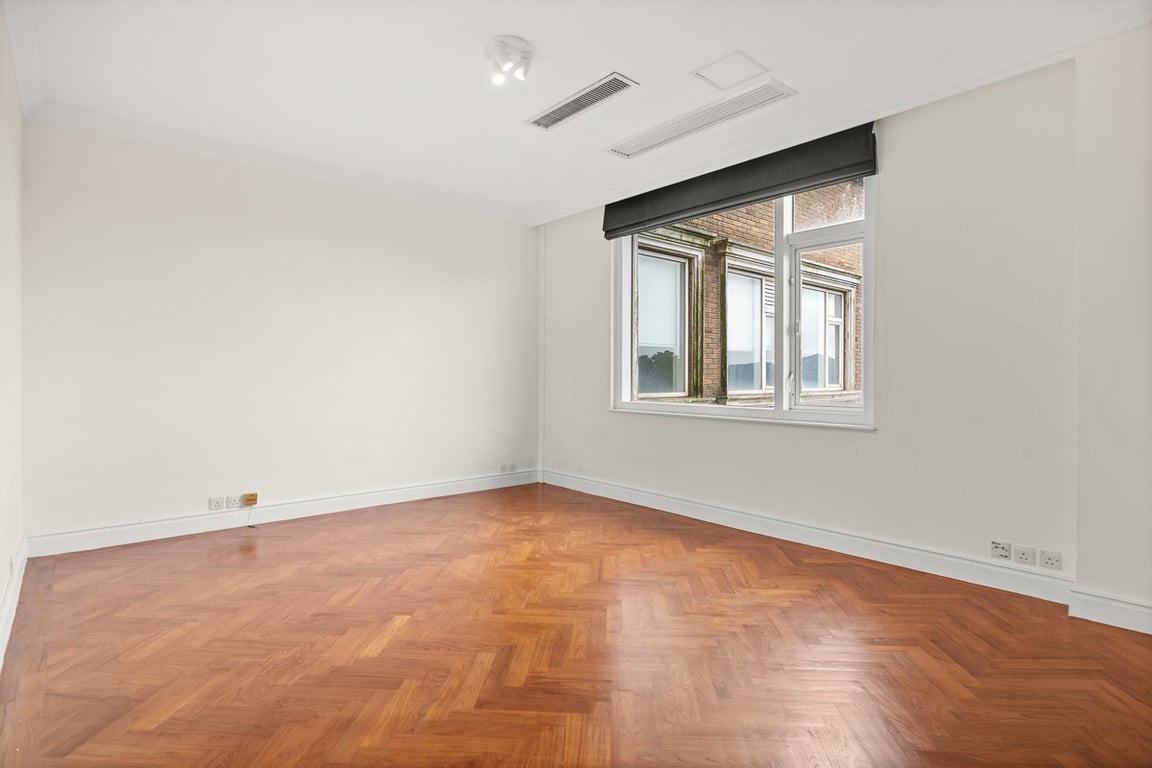 https://img.propertyraptor.com/cdn-cgi/imagedelivery/KD5bF_AFL0JDTbKLWF7z9g/ap8/ap8_001/hornet/prp/img/1b1dadaea7c3a3b41702bb0ba7024073-wtm.jpg/public