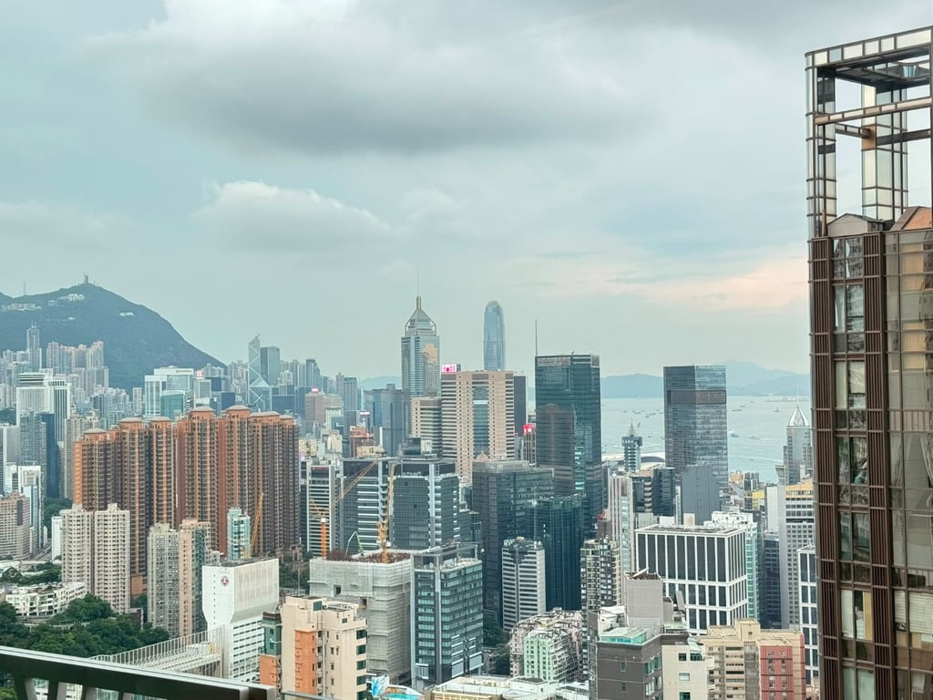 https://img.propertyraptor.com/cdn-cgi/imagedelivery/KD5bF_AFL0JDTbKLWF7z9g/ap8/ap8_001/hornet/prp/img/1b2049ca0f884d522584696ce2696397-wtm.jpg/public