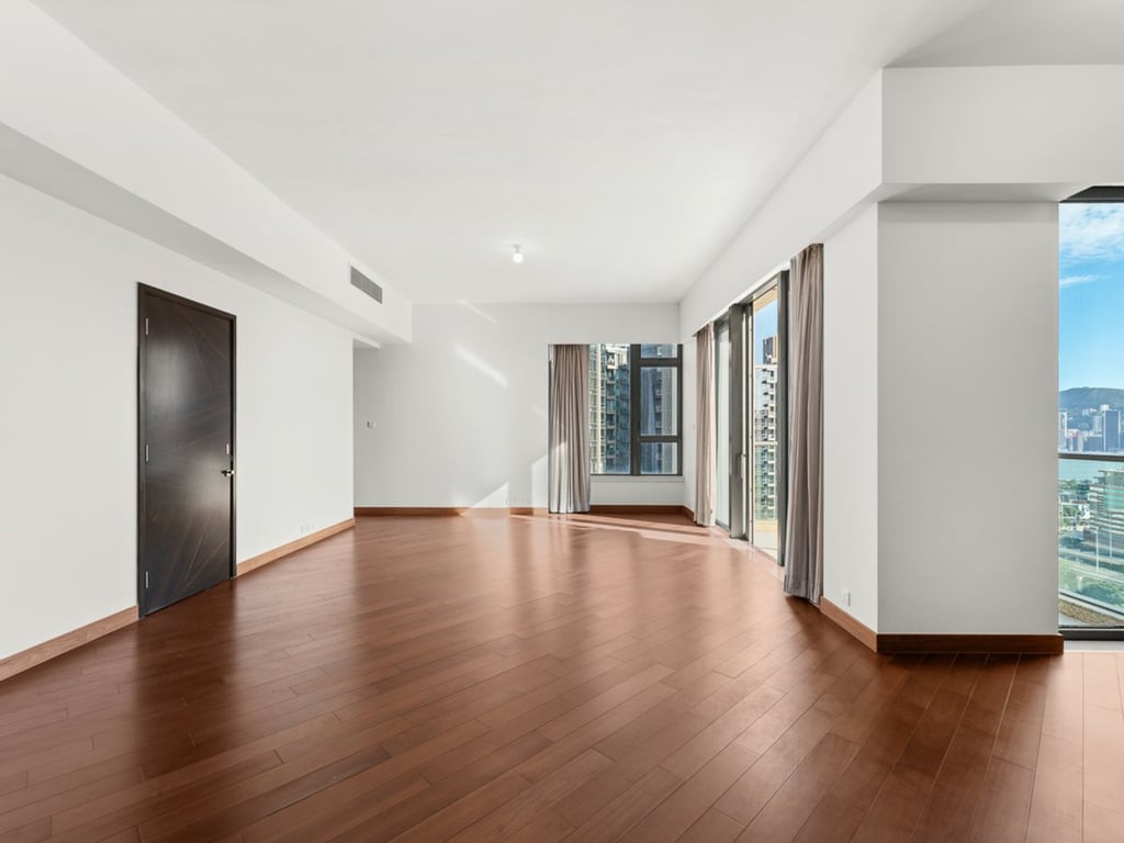 https://img.propertyraptor.com/cdn-cgi/imagedelivery/KD5bF_AFL0JDTbKLWF7z9g/ap8/ap8_001/hornet/prp/img/1b280f51af8dbf361abb10b30eedf8db-wtm.jpg/public
