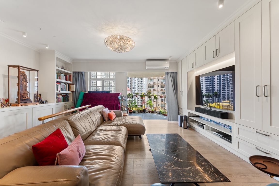 https://img.propertyraptor.com/cdn-cgi/imagedelivery/KD5bF_AFL0JDTbKLWF7z9g/ap8/ap8_001/hornet/prp/img/1b5f454aecc63b8d228bf49e3085970b-wtm.jpg/public