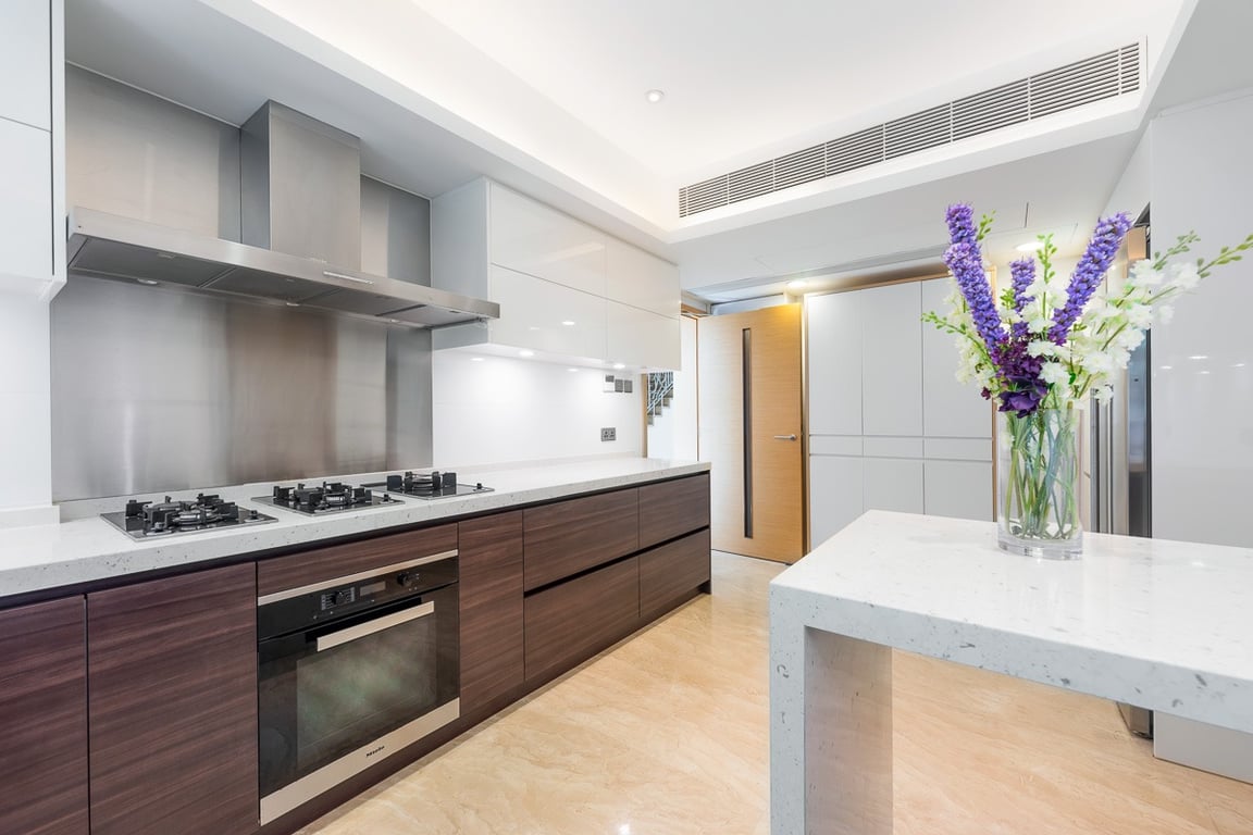 https://img.propertyraptor.com/cdn-cgi/imagedelivery/KD5bF_AFL0JDTbKLWF7z9g/ap8/ap8_001/hornet/prp/img/1b7afae3a2524ff34bbb3c5049872cb7-wtm.jpg/public