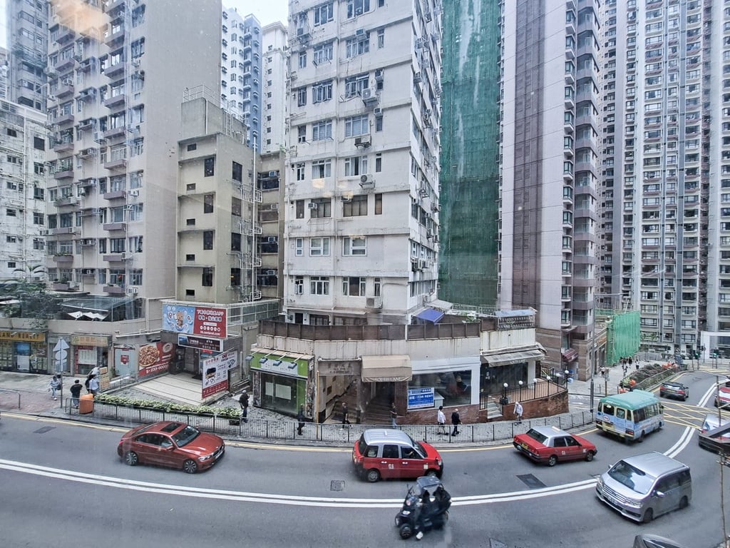 https://img.propertyraptor.com/cdn-cgi/imagedelivery/KD5bF_AFL0JDTbKLWF7z9g/ap8/ap8_001/hornet/prp/img/1b8c0f1997137978cf71c781c51fc754-wtm.jpg/public