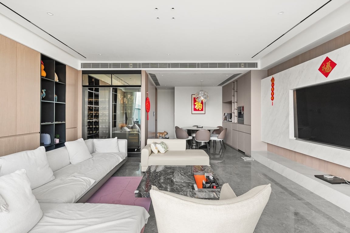 https://img.propertyraptor.com/cdn-cgi/imagedelivery/KD5bF_AFL0JDTbKLWF7z9g/ap8/ap8_001/hornet/prp/img/1b922277a628ec465f9962f70cfe16e1-wtm.jpg/public