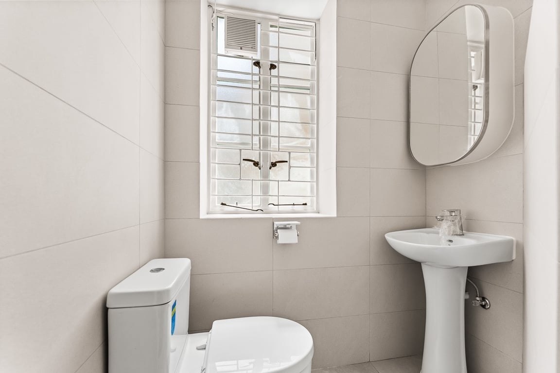 https://img.propertyraptor.com/cdn-cgi/imagedelivery/KD5bF_AFL0JDTbKLWF7z9g/ap8/ap8_001/hornet/prp/img/1ba17368523f51f178e79e267b05cc81-wtm.jpg/public