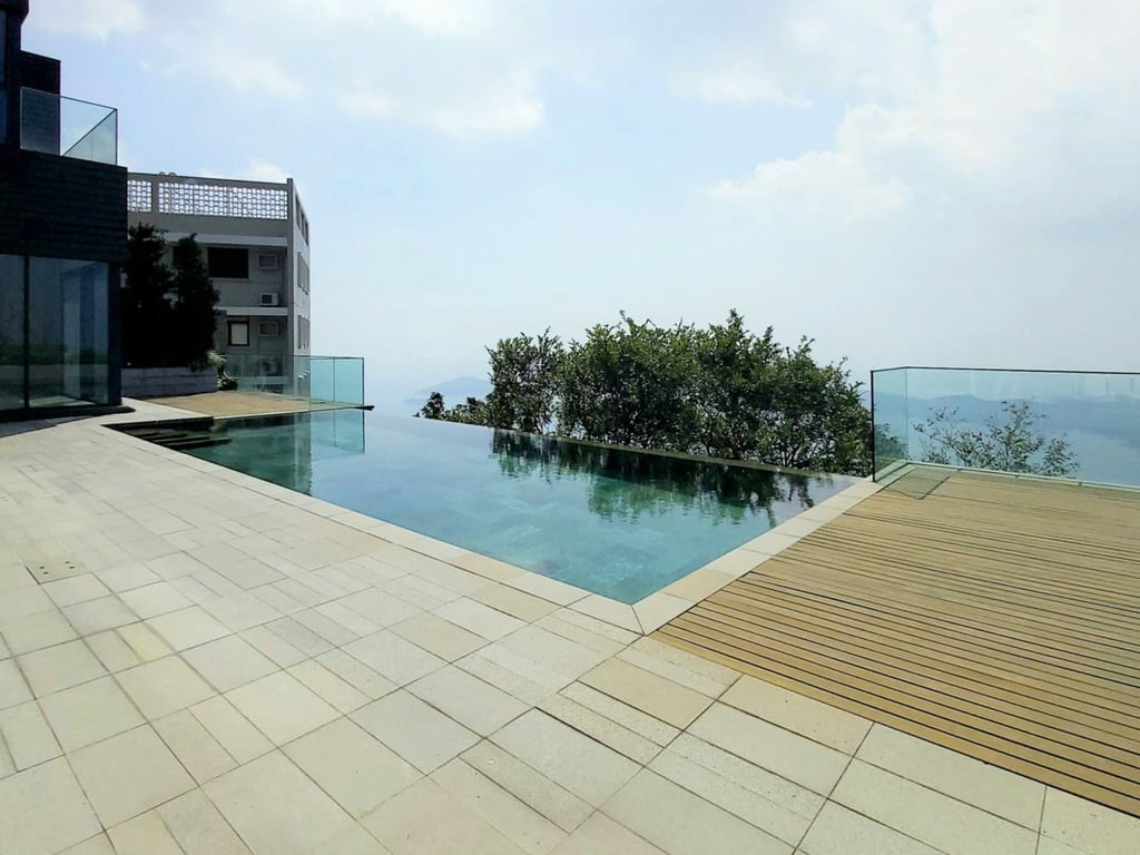 https://img.propertyraptor.com/cdn-cgi/imagedelivery/KD5bF_AFL0JDTbKLWF7z9g/ap8/ap8_001/hornet/prp/img/1bae20aae5d65177264c0dd699421d72.jpg/public