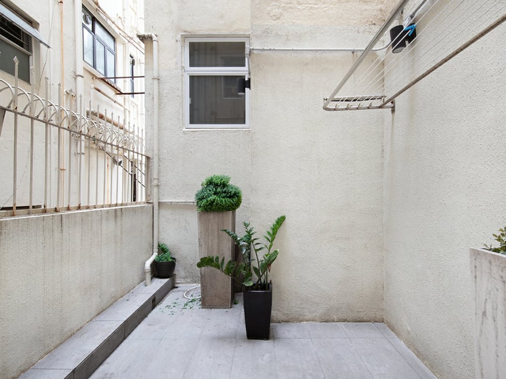 https://img.propertyraptor.com/cdn-cgi/imagedelivery/KD5bF_AFL0JDTbKLWF7z9g/ap8/ap8_001/hornet/prp/img/1bb818cb1f18f411d2c5d0126e6500a6.jpg/public