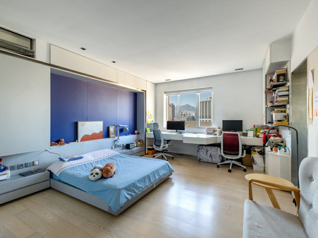 https://img.propertyraptor.com/cdn-cgi/imagedelivery/KD5bF_AFL0JDTbKLWF7z9g/ap8/ap8_001/hornet/prp/img/1bbd2fdce9dc00c0903761944a52ac95.jpg/public